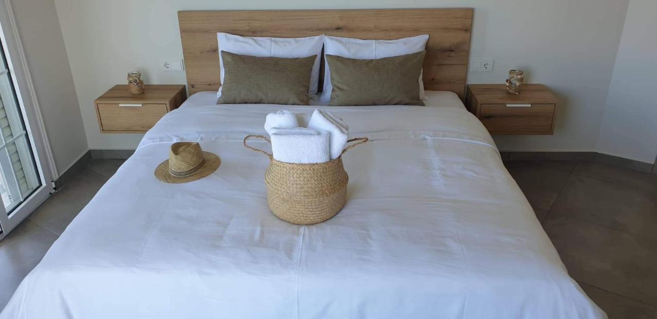 Villa Eleni Greece - Wonderful Sea View Studios Nea Roda Exterior foto