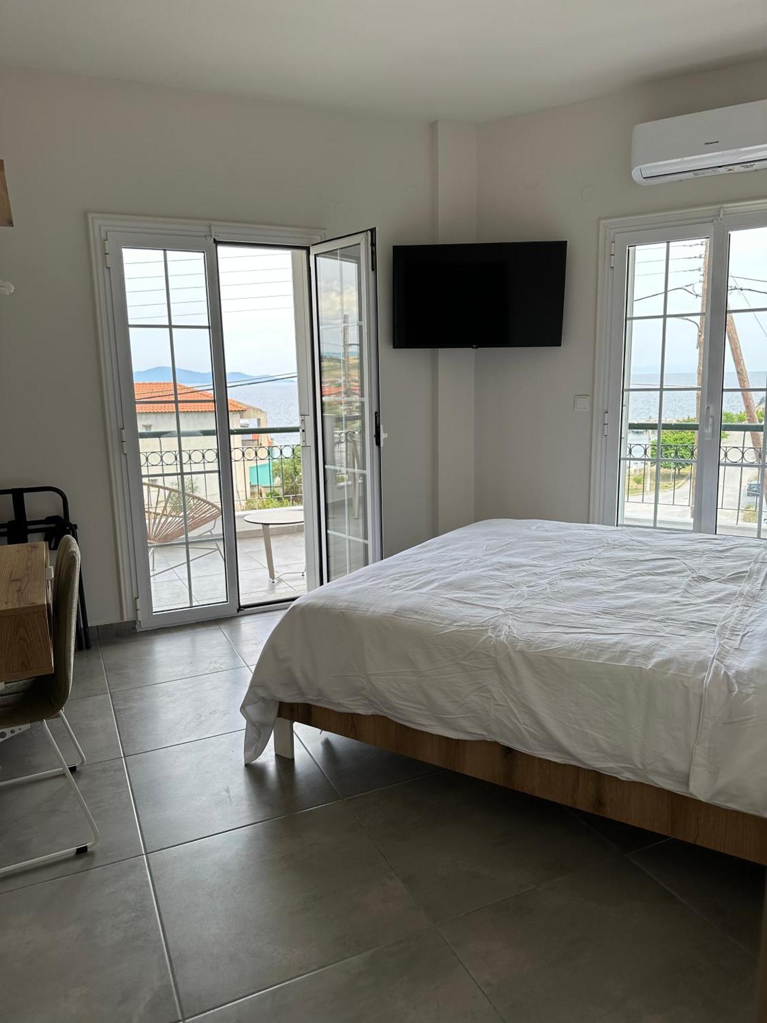 Villa Eleni Greece - Wonderful Sea View Studios Nea Roda Exterior foto